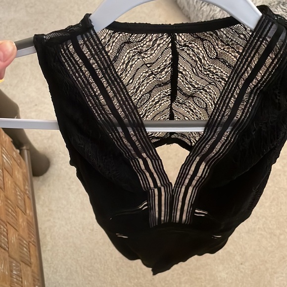 WINDSOR SHEER DERP V SHEER CUTOUT BLACK BODYSUIT. NWT SZ medium - Picture 6 of 11